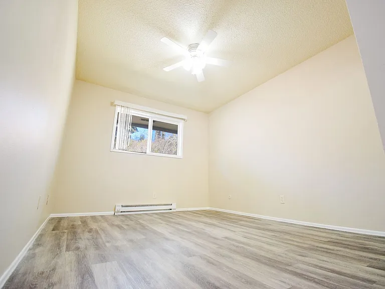 Vista Hills Apartments — Photo 8