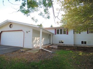 1239 S Hickory Ln, Elkhorn, WI 53121