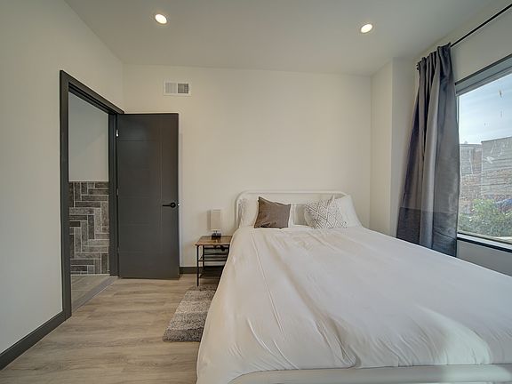 3rd image of 48 N 40th St Room 1R-1