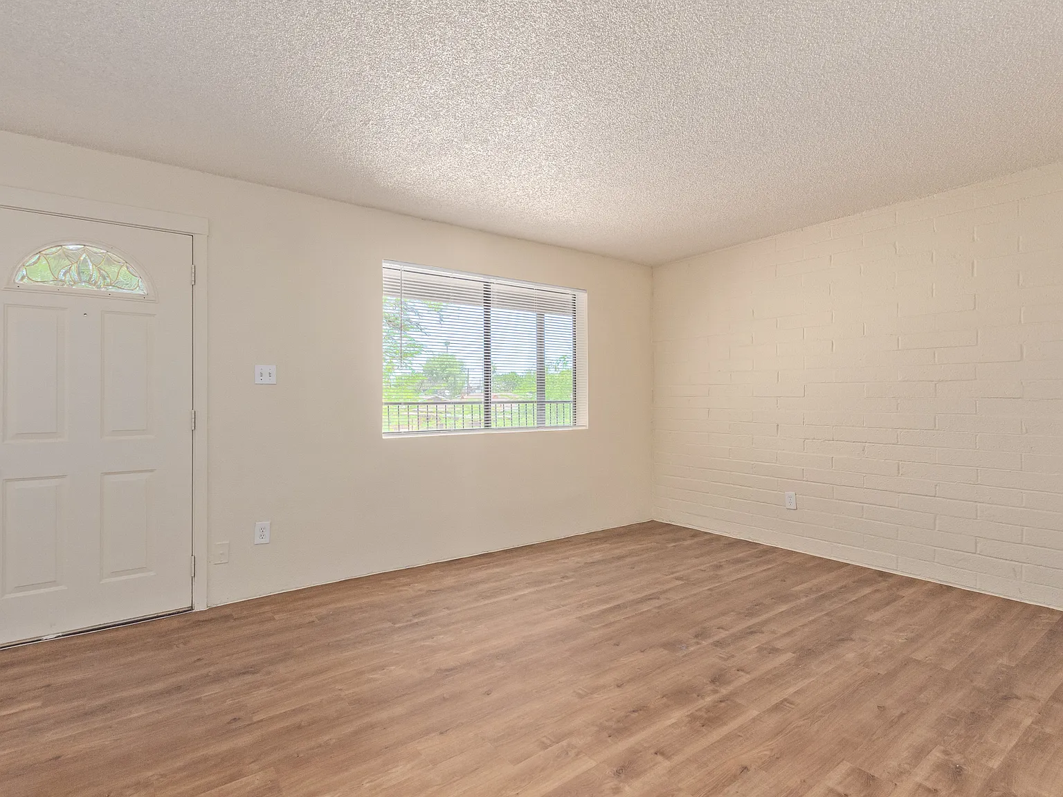 3415 E Earll Dr. — Photo 3