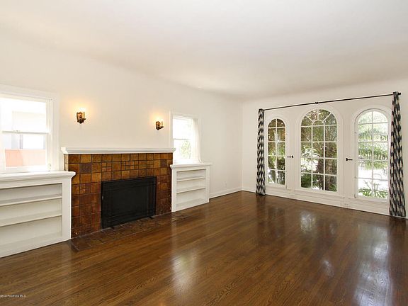 3rd image of 406 S Orange Dr