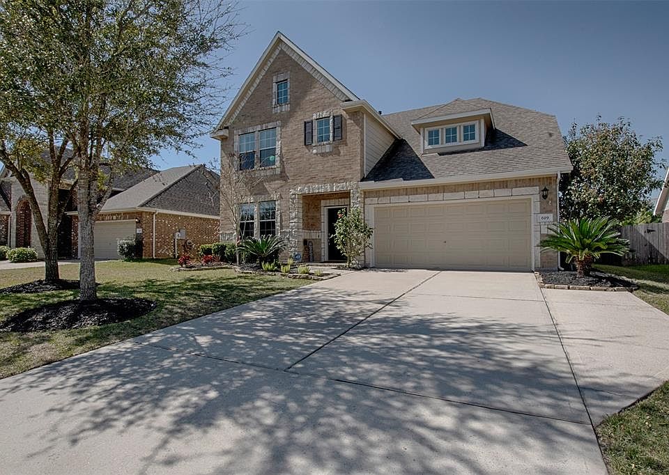 2nd image of 619 Rocky Hollow Ln