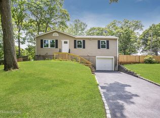 10 Parkside Rd, Sound Beach, NY 11789
