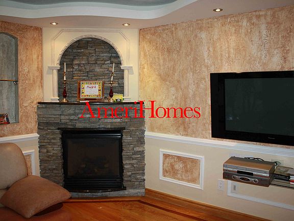 2nd image of 115 Jeannette Ave