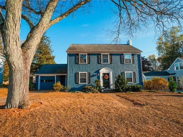 21 Holbrook Ave E, Rumford, RI 02916