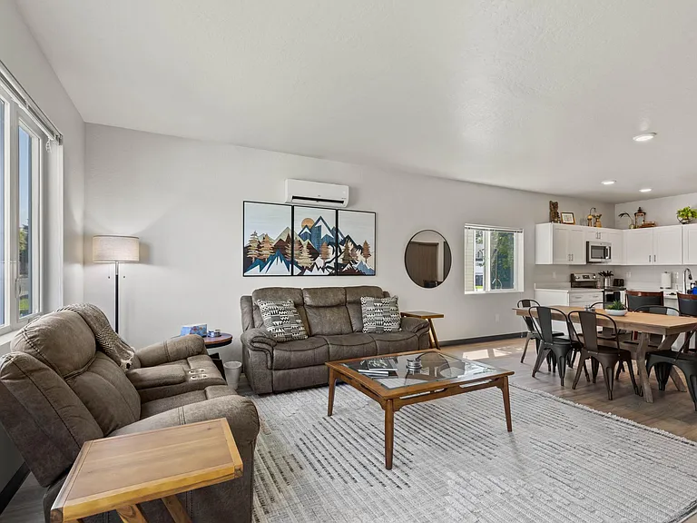 1911 W Boone Ave #1 — Photo 2