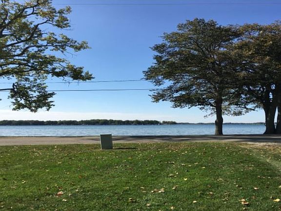 3rd image of 707 Lake Dr