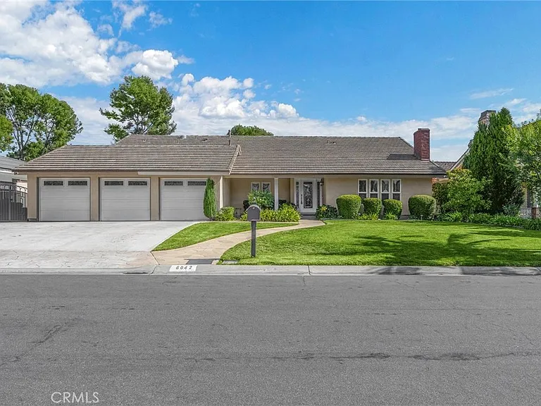 6042 Foxfield Ln — Photo 2