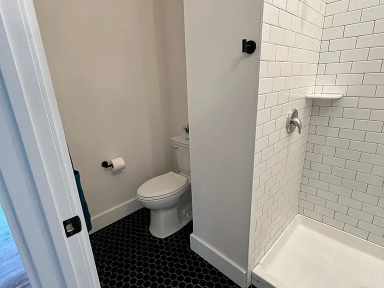 106 E Broad St — Photo 35