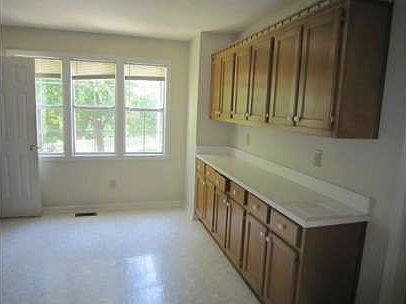 4th image of 4115 Pine Manor Dr