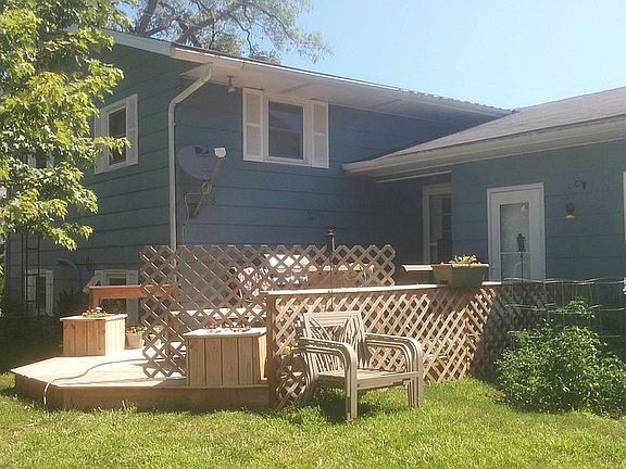 3rd image of 104 N Sullivan St