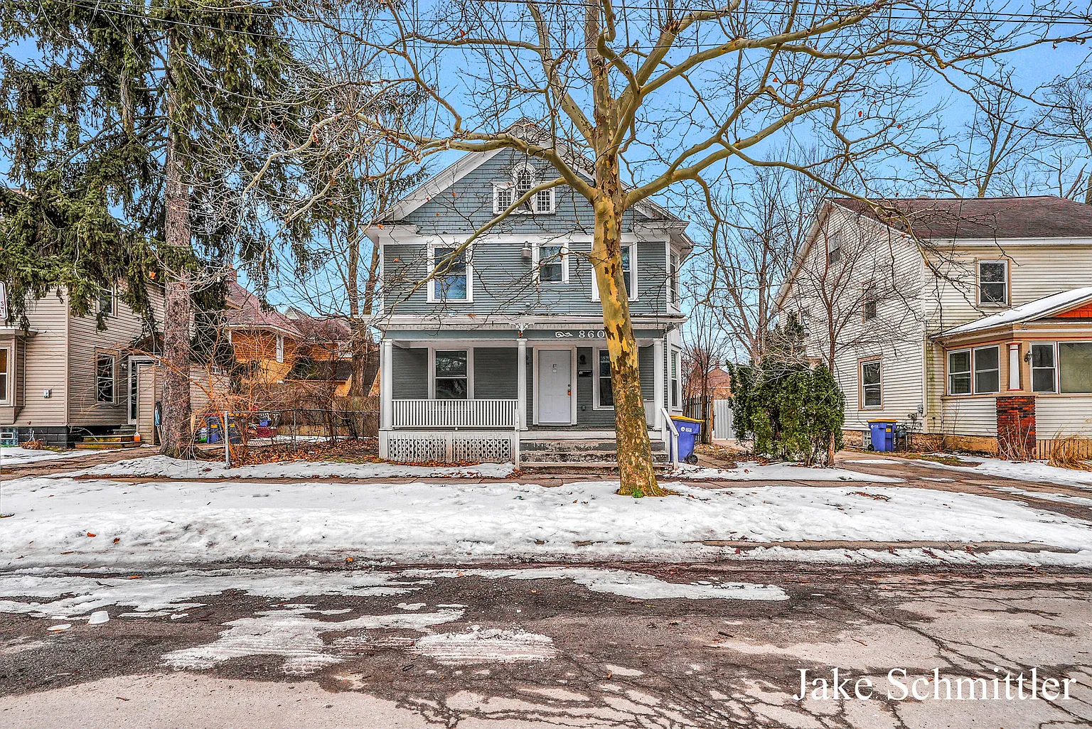860 Worden St SE photo 1