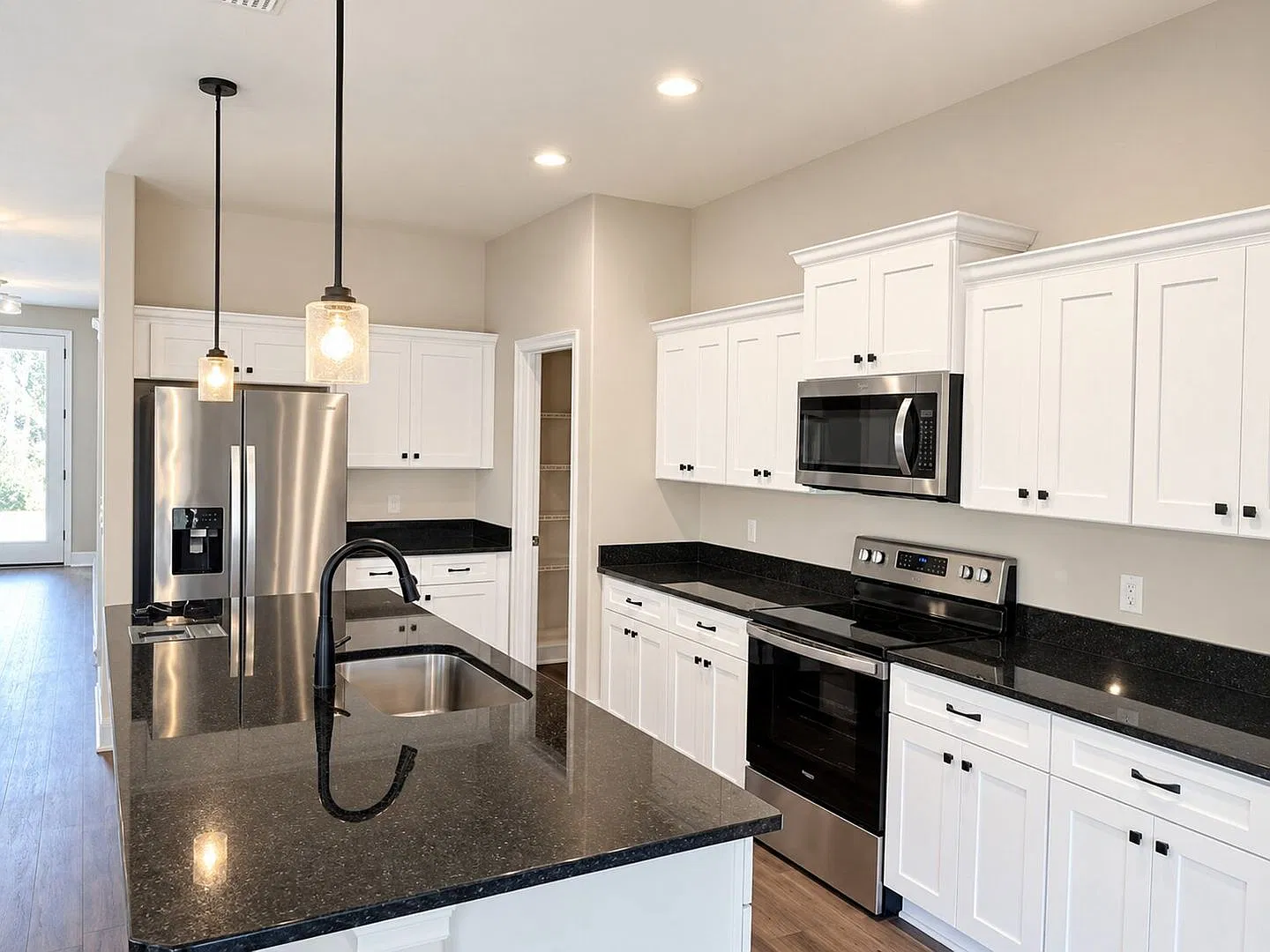 Beautiful Custom Home in Alachua's Savannah Station — Photo 3