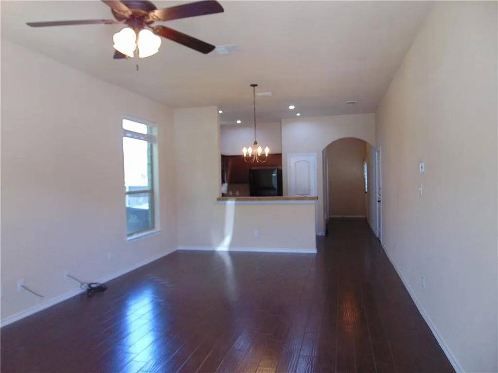 3 bed, 2.5 bath, 1463 sqft, $1,650 — Photo 3