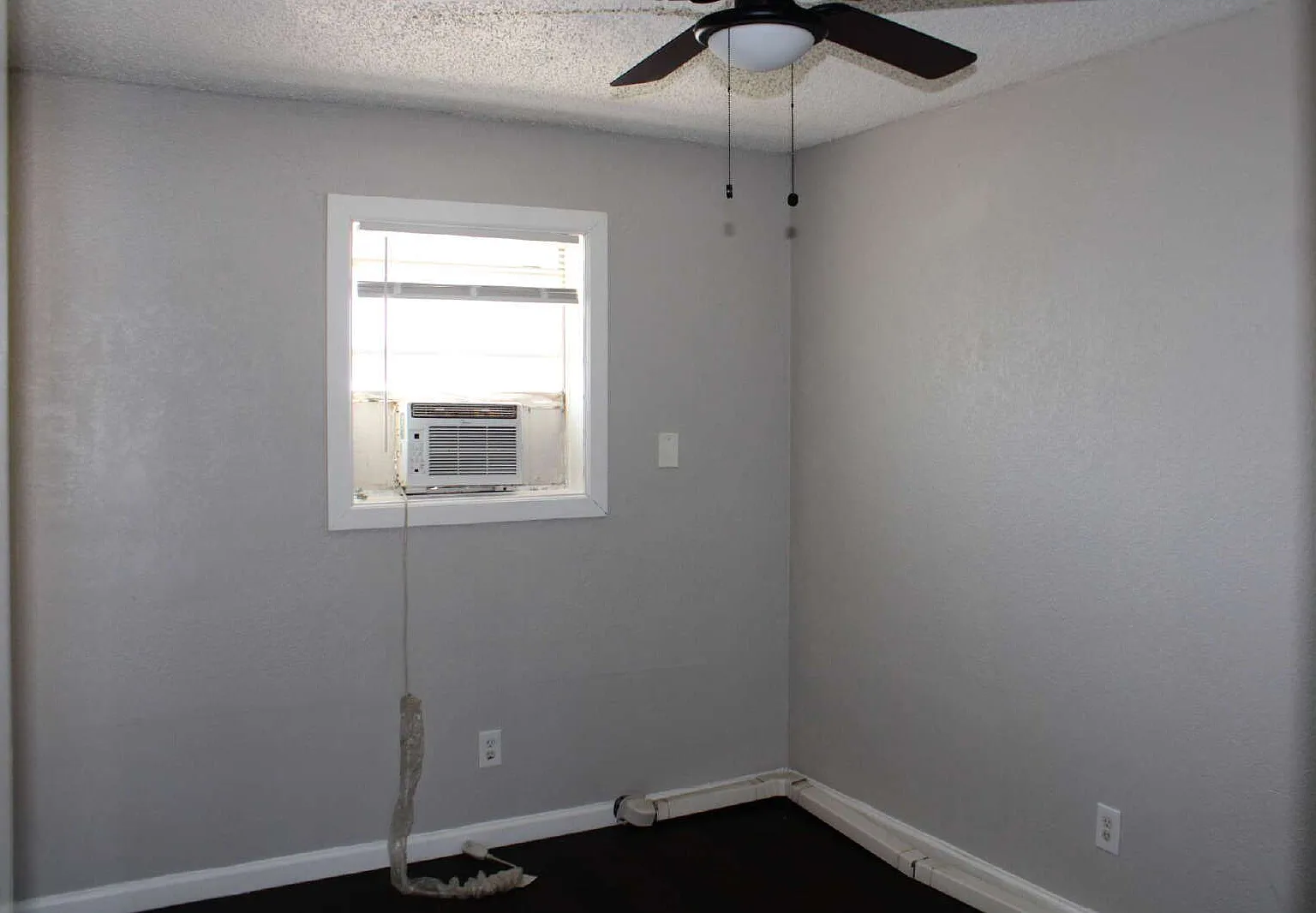 2 bed, 1.0 bath, 900 sqft, $850 — Photo 2