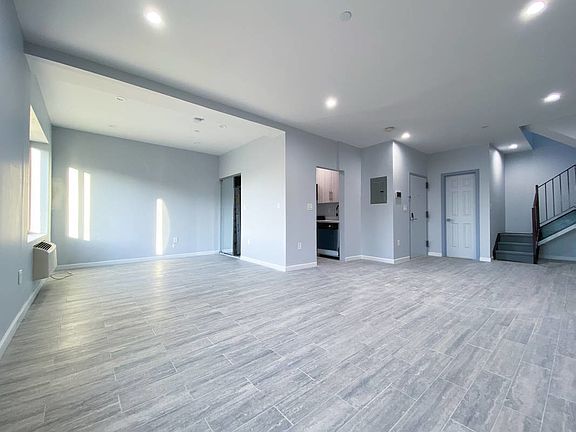 2nd image of 165 Stockholm St #4RE