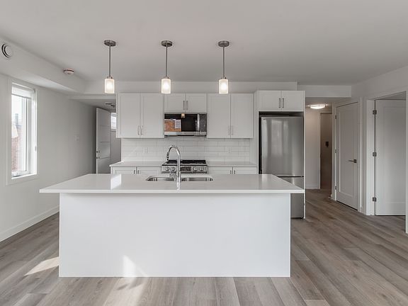 2nd image of 294 Somerset St E #302