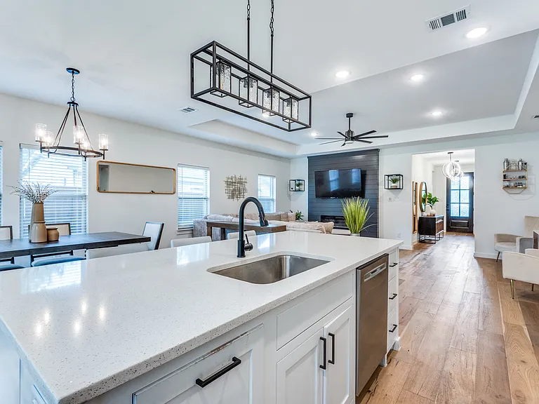 2830 S Marsalis Ave — Photo 12