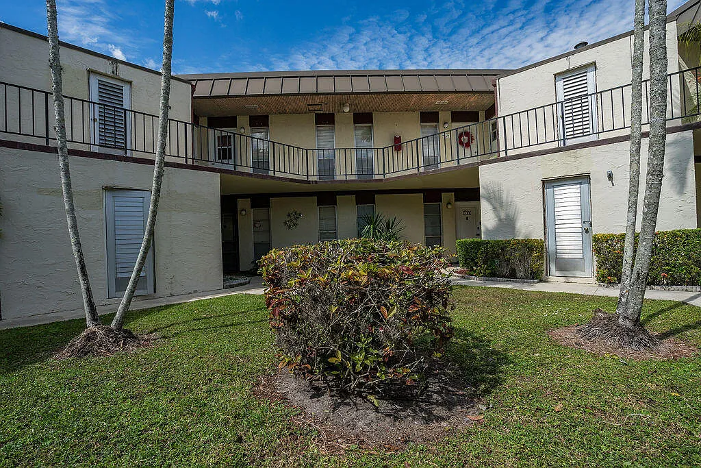 2 bed, 2.0 bath, 1080 sqft, $2,000 — Photo 2