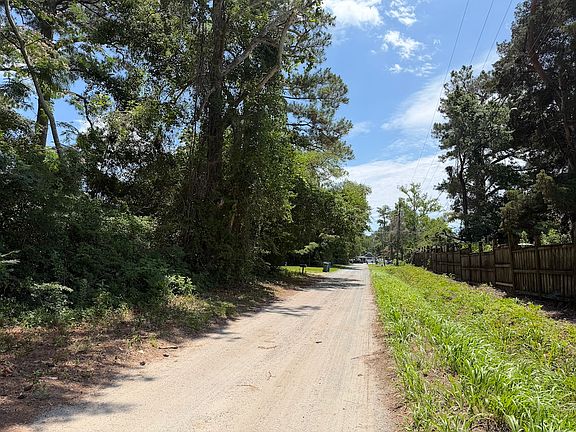 5th image of 117 Westbrook Ave