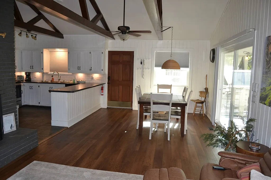 3 bed, 3.0 bath, $2,250 — Photo 4