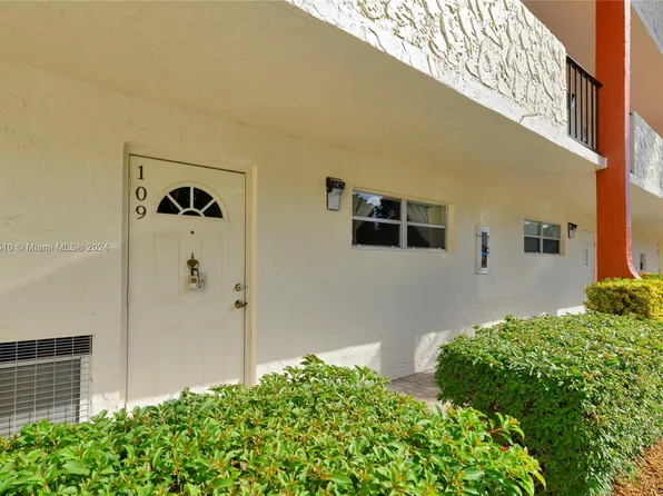 9800 N Hollybrook Lake Dr APT 109, Hollywood, FL 33025