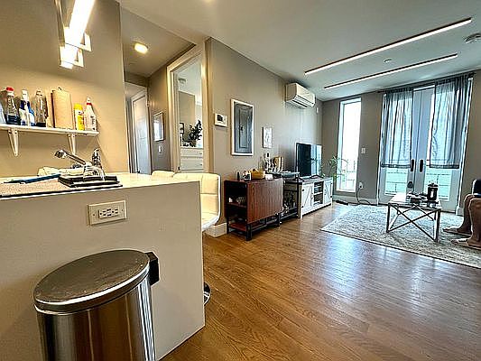 1st image of 259 Evergreen Ave #4A