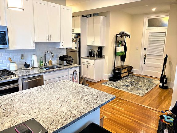 4th image of 11 Seaverns Ave APT 2F