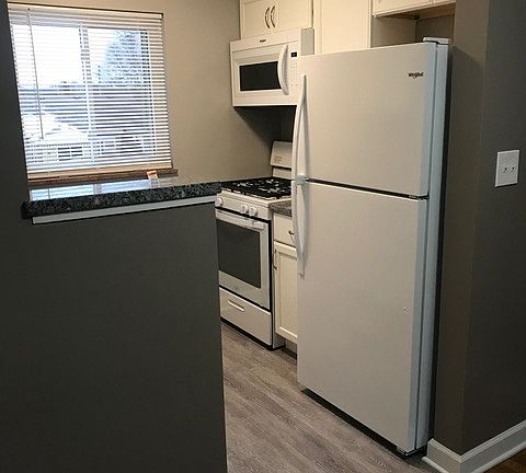 3rd image of 19101 Hilliard Blvd APT 6