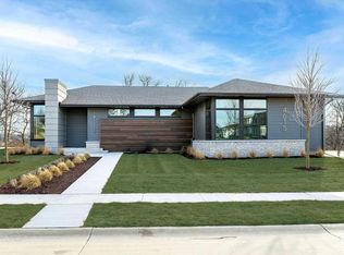 4615 Woodland Dr, Bettendorf, IA 52722