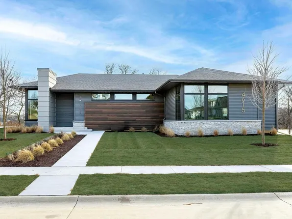 4615 Woodland Dr, Bettendorf, IA 52722