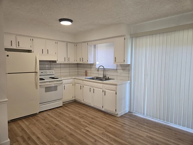 1725 Cromwell Dr — Photo 5