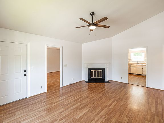 4th image of 125 Brockhampton Ct