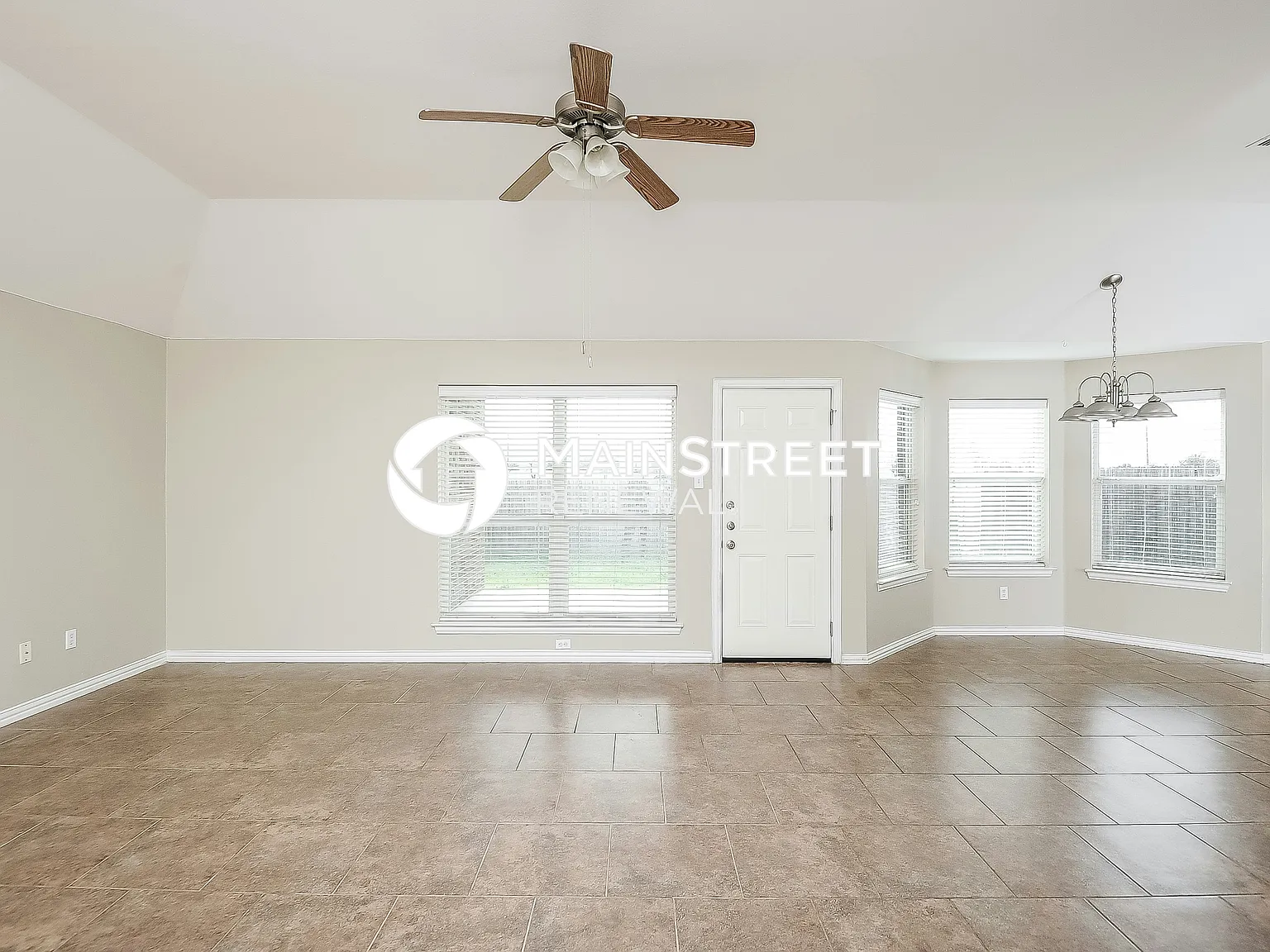 117 Currie Ct — Photo 2