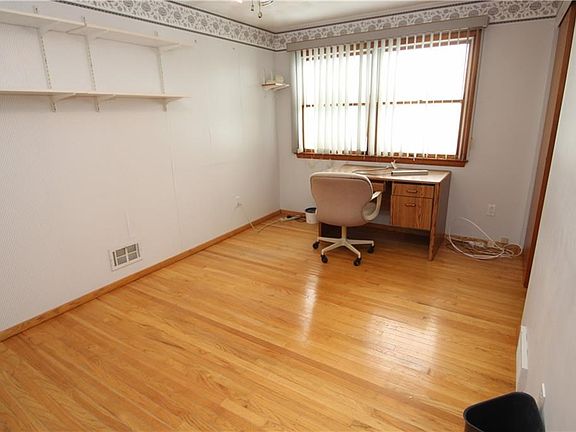 5th image of 2342 Cornwall Dr