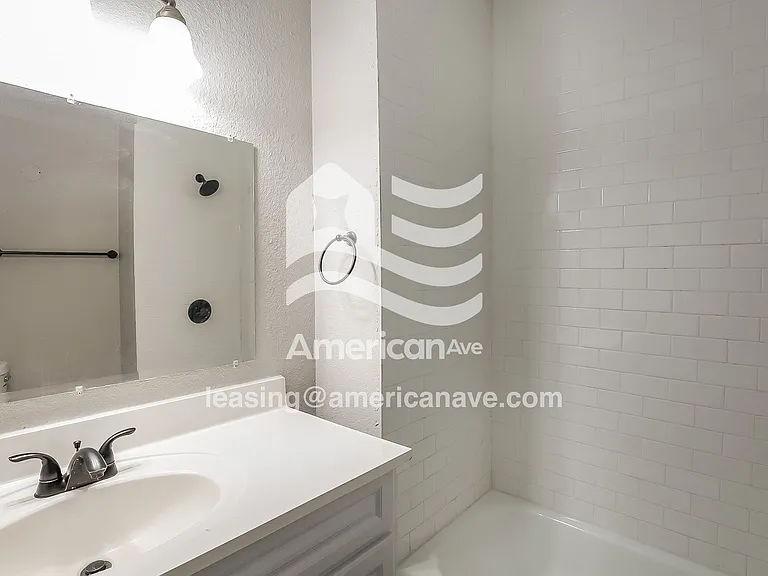 857709_014_wm_-_bathroom_13327664.jpg