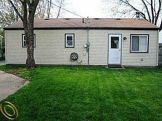 4th image of 3012 Roselawn Ave