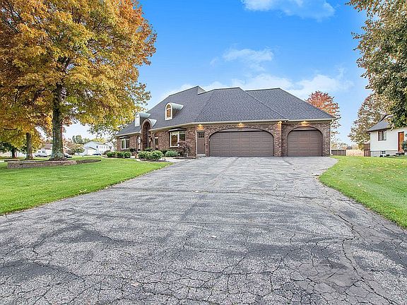 4th image of 2703 Meadow Dr