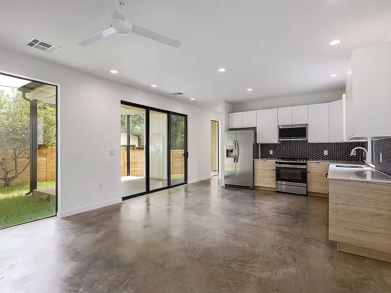 2104 Columbia Cv #B — Photo 6