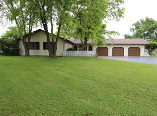 1702 S Rose Farm Rd, Woodstock, IL 60098