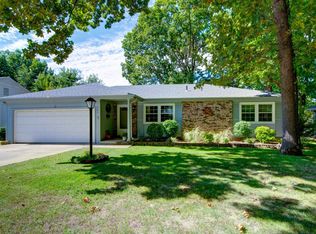 903 S Devonshire Dr, Springfield, MO 65802
