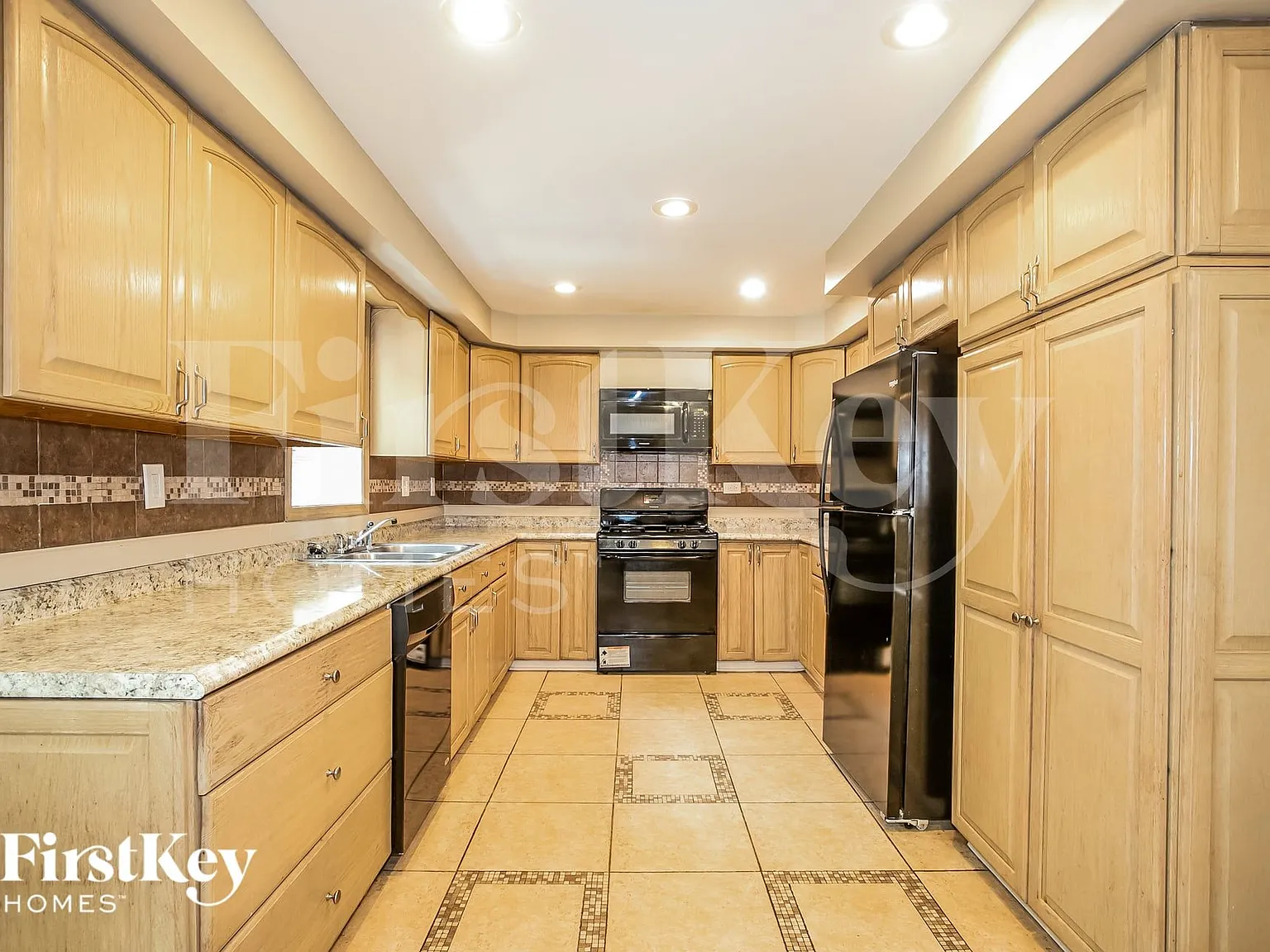 4 bed, 2.5 bath, 2682 sqft, $3,585 — Photo 4