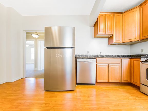 5th image of 2695 Greenwich St #404