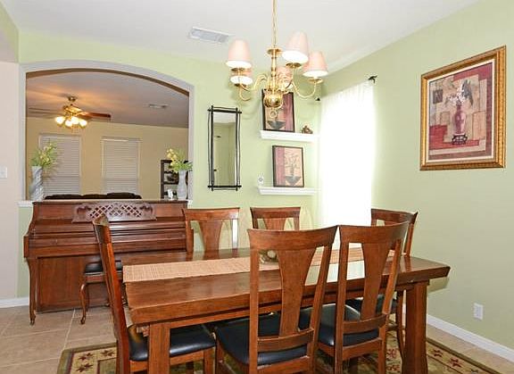 5th image of 122 McLeod Pl