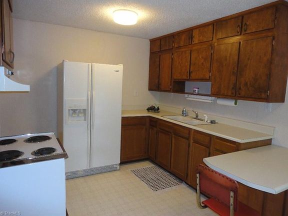 4th image of 1401 Cliffwood Dr