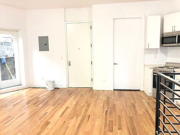 2nd image of 867 Park Pl APT 1