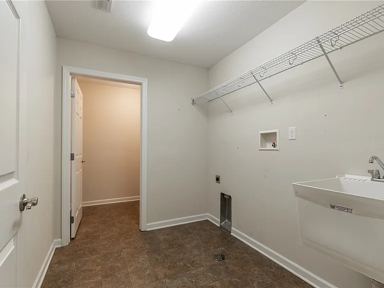1024 Wealdstone Rd — Photo 18