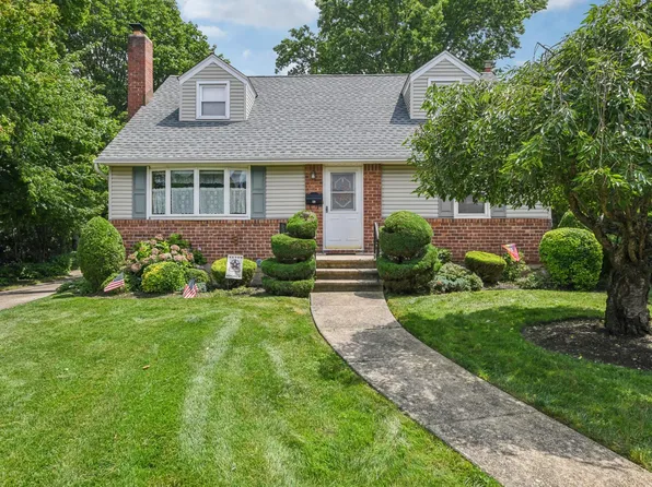 91 Dewey Avenue, Albertson, NY 11507