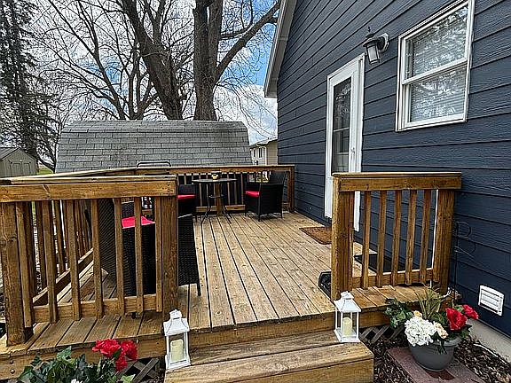 5th image of 315 Inderlee Ave S
