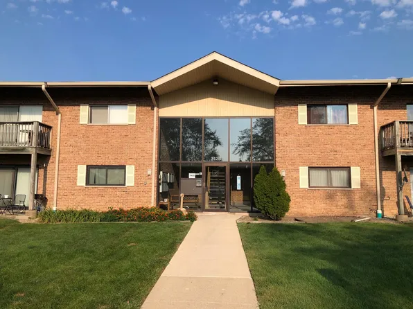 7413 Brookdale Dr APT 212, Darien, IL 60561